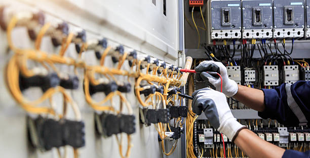 Professional Electrician technician working in Stuart, IA